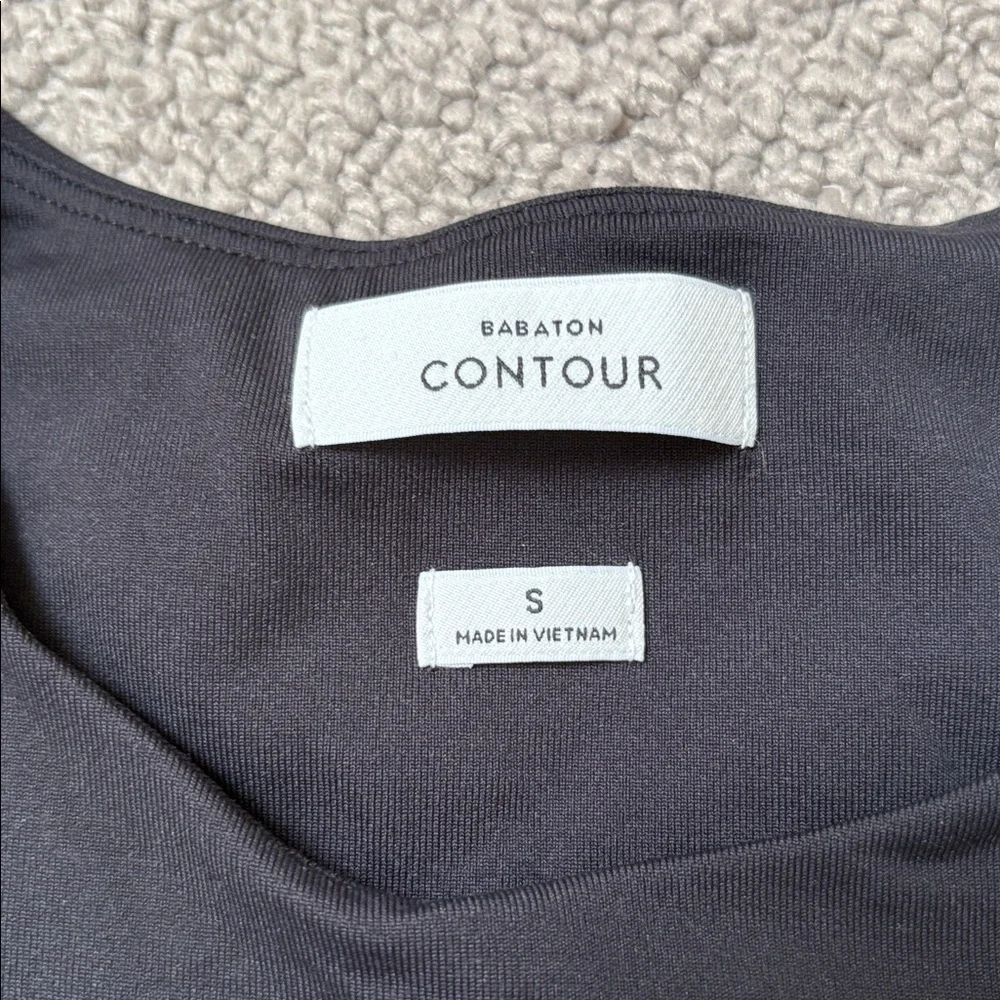 Aritzia contour Set of Black + White Sleeveless Tank Tops - Picture 3 of 9